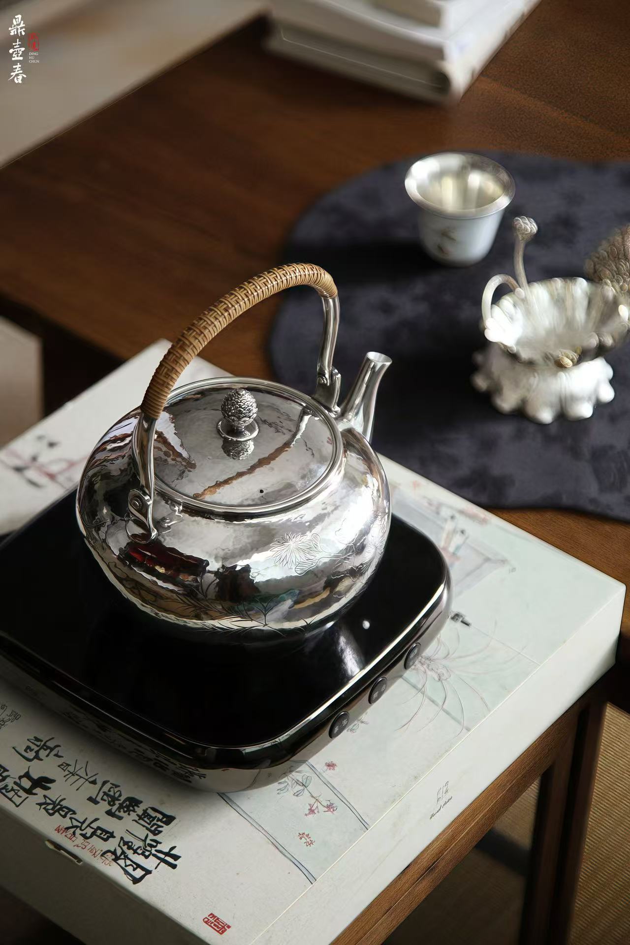 Purified Abundance Silver Kettle with Lucky Ingrains