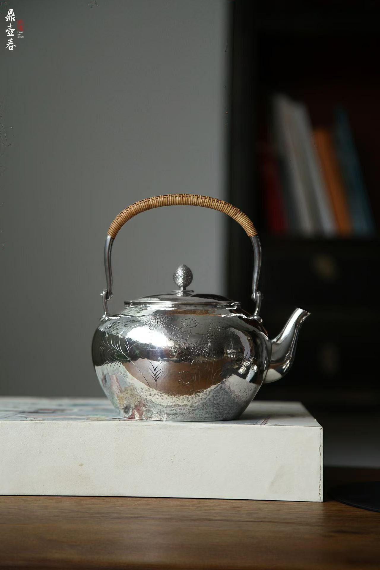Purified Abundance Silver Kettle with Lucky Ingrains