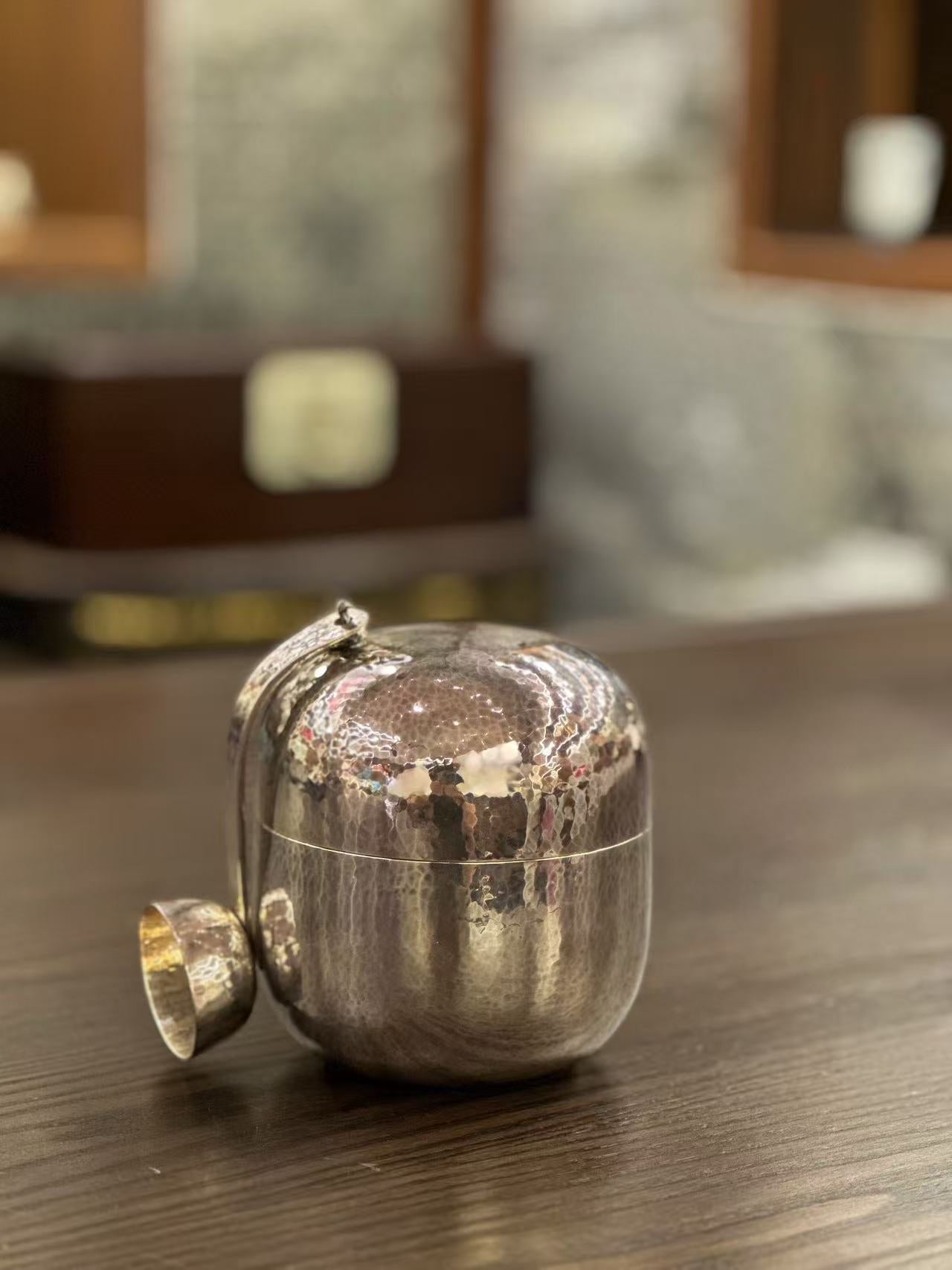 Minimalist Design - Airtight Silver Storage Jar: good for Coffee Beans / Tea / Spice (comes with a spoon)